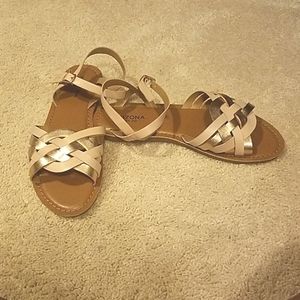 Arizone size 8 sandals